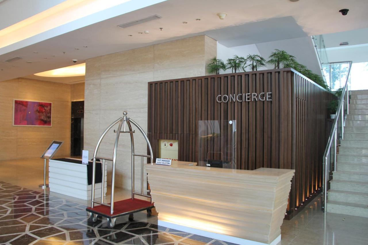 Js Luwansa Hotel & Convention Center Джакарта Екстериор снимка
