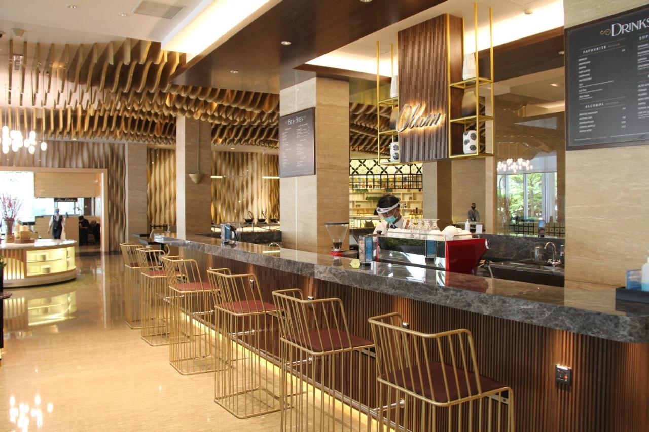 Js Luwansa Hotel & Convention Center Джакарта Екстериор снимка