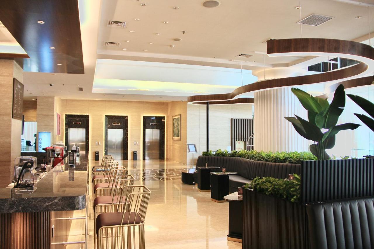Js Luwansa Hotel & Convention Center Джакарта Екстериор снимка