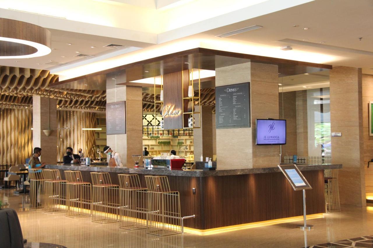 Js Luwansa Hotel & Convention Center Джакарта Екстериор снимка