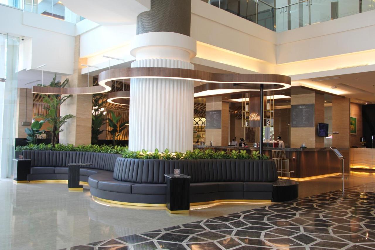 Js Luwansa Hotel & Convention Center Джакарта Екстериор снимка