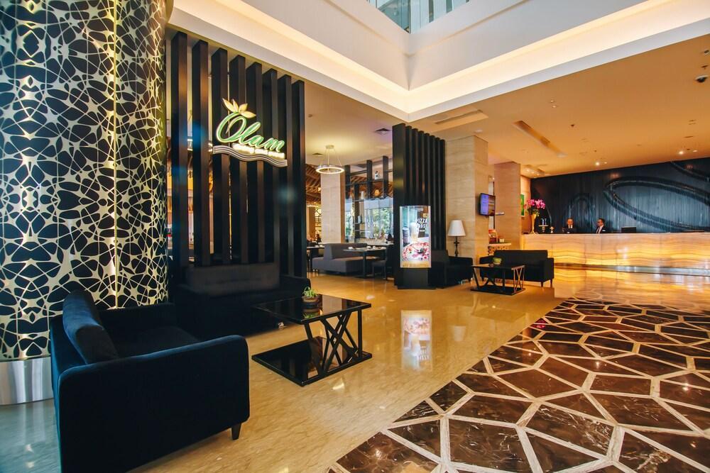 Js Luwansa Hotel & Convention Center Джакарта Екстериор снимка