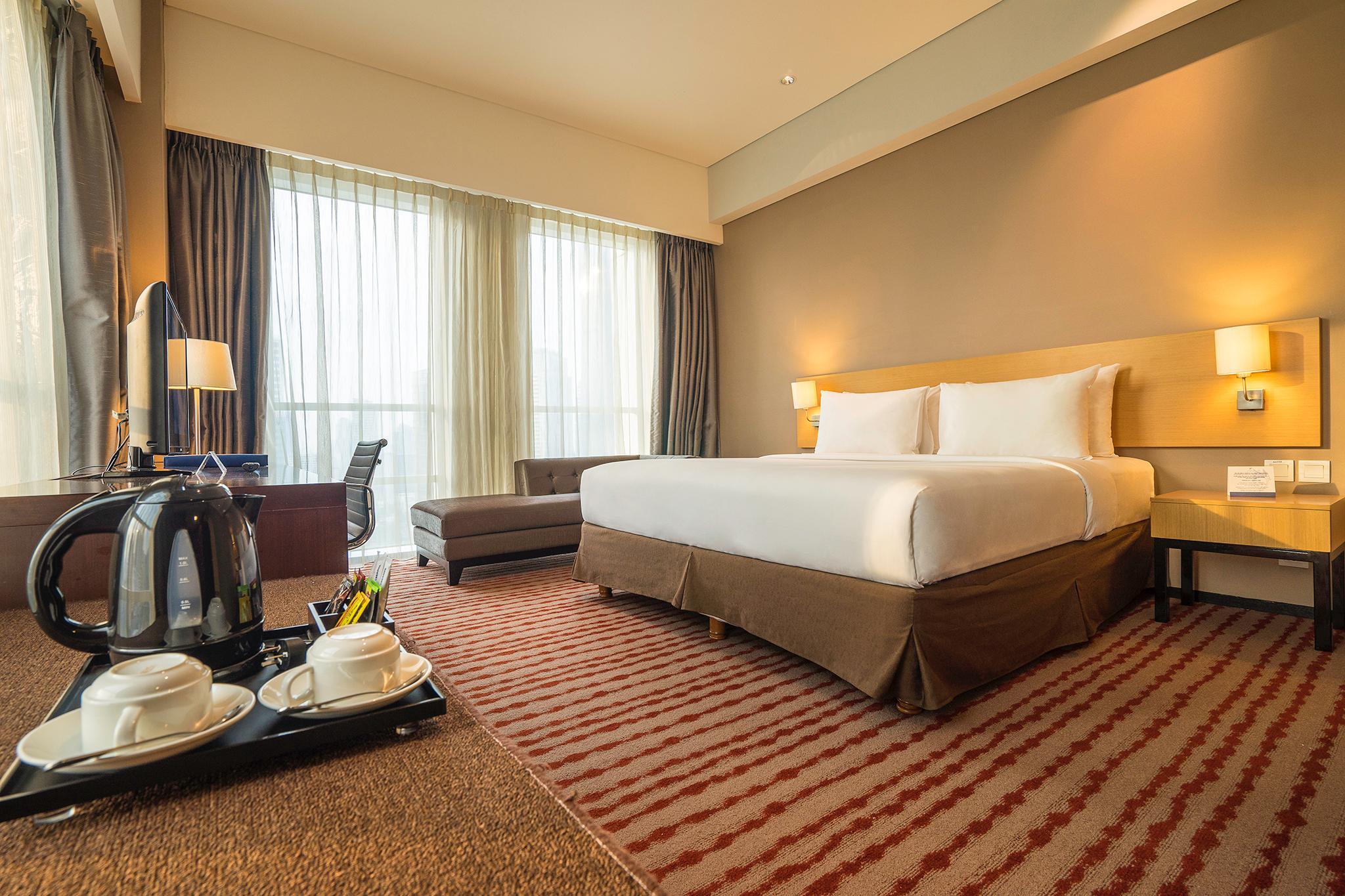 Js Luwansa Hotel & Convention Center Джакарта Екстериор снимка