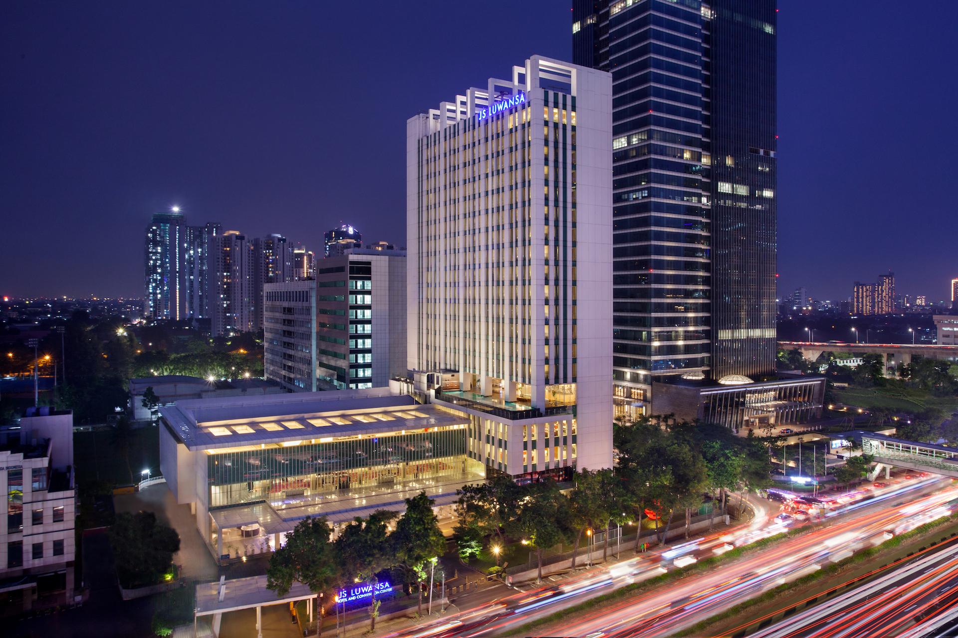 Js Luwansa Hotel & Convention Center Джакарта Екстериор снимка