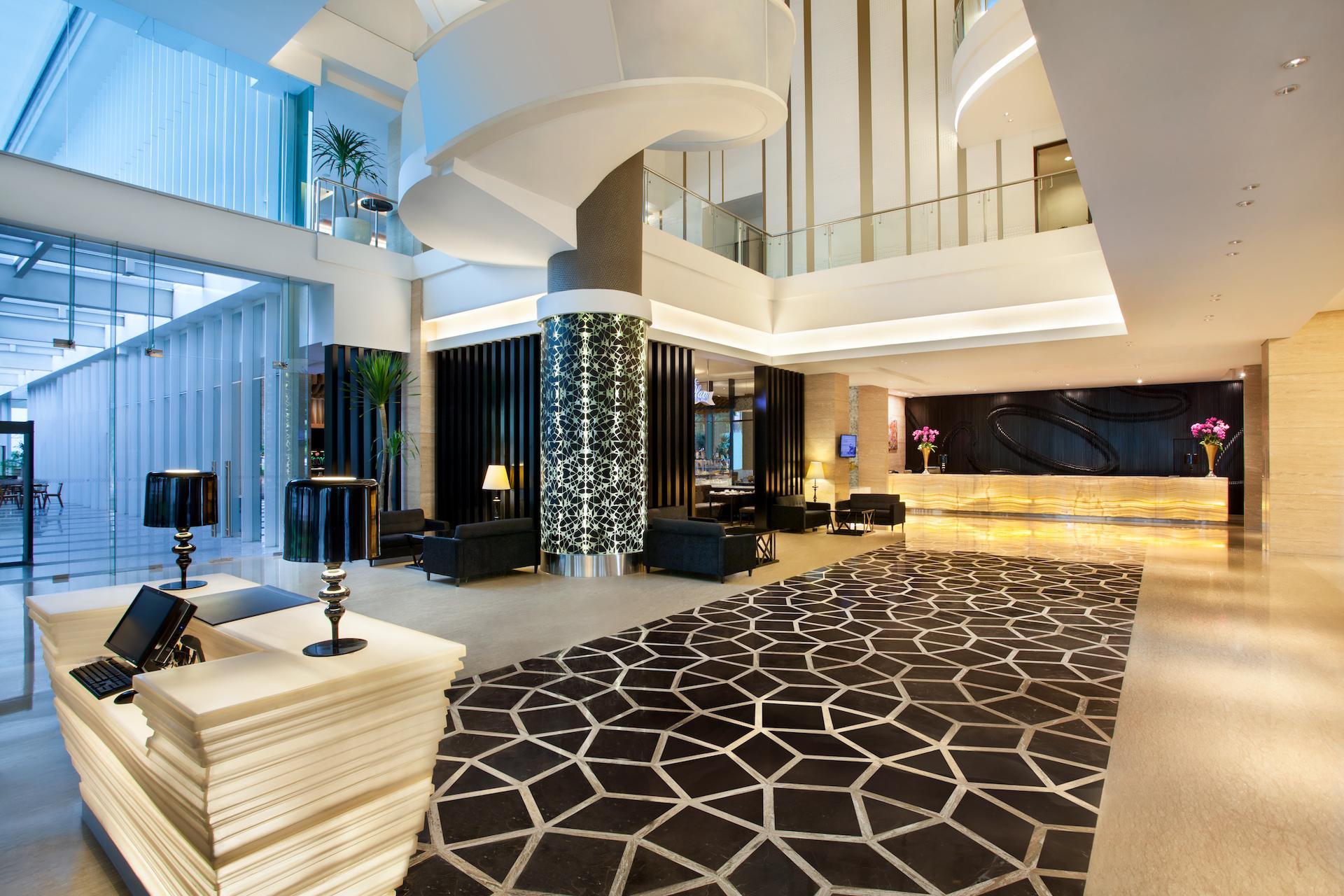 Js Luwansa Hotel & Convention Center Джакарта Екстериор снимка