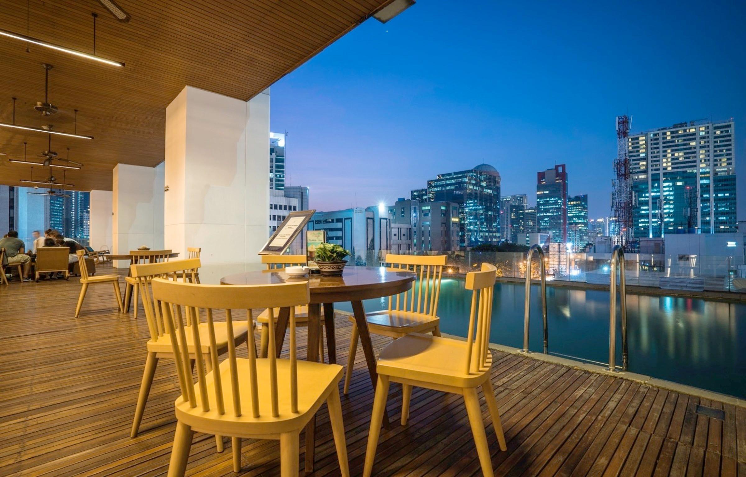 Js Luwansa Hotel & Convention Center Джакарта Екстериор снимка