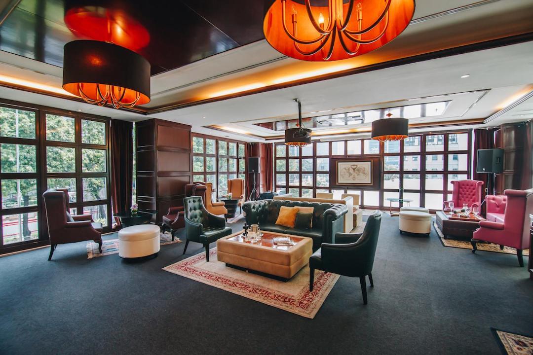 Js Luwansa Hotel & Convention Center Джакарта Екстериор снимка