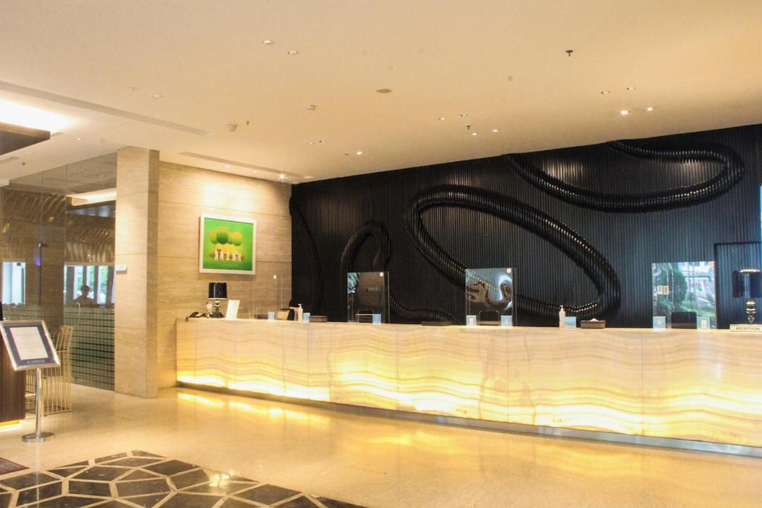 Js Luwansa Hotel & Convention Center Джакарта Екстериор снимка