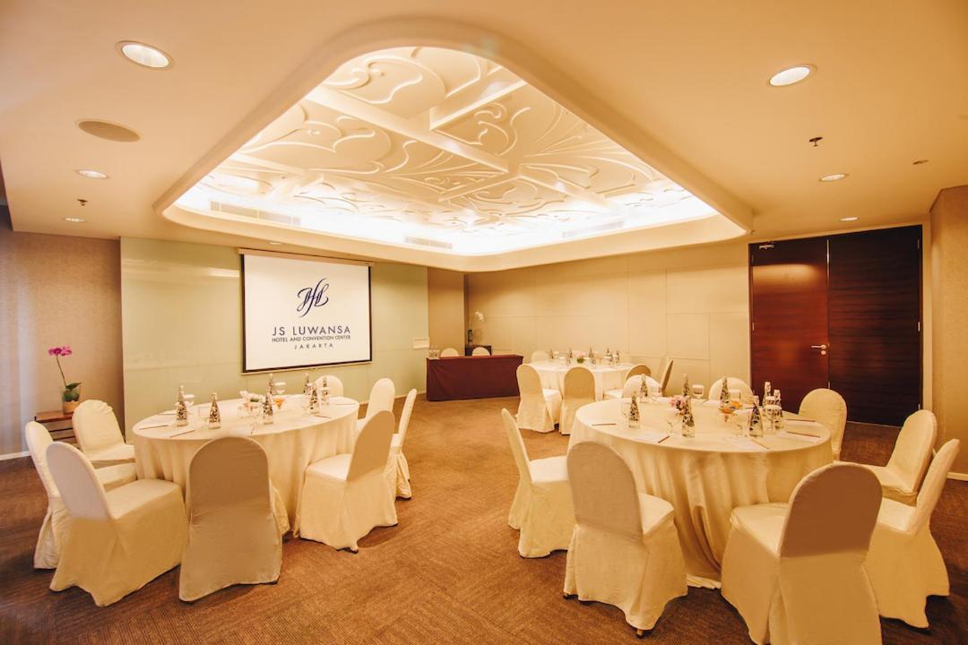 Js Luwansa Hotel & Convention Center Джакарта Екстериор снимка