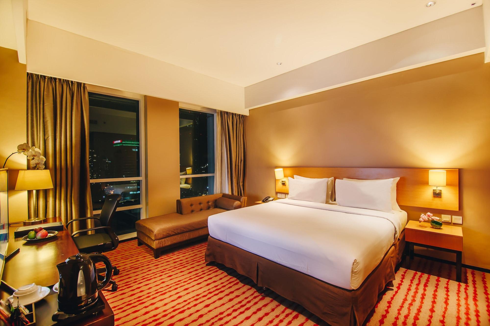 Js Luwansa Hotel & Convention Center Джакарта Екстериор снимка