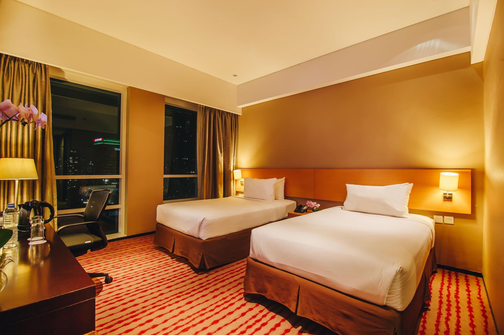 Js Luwansa Hotel & Convention Center Джакарта Екстериор снимка