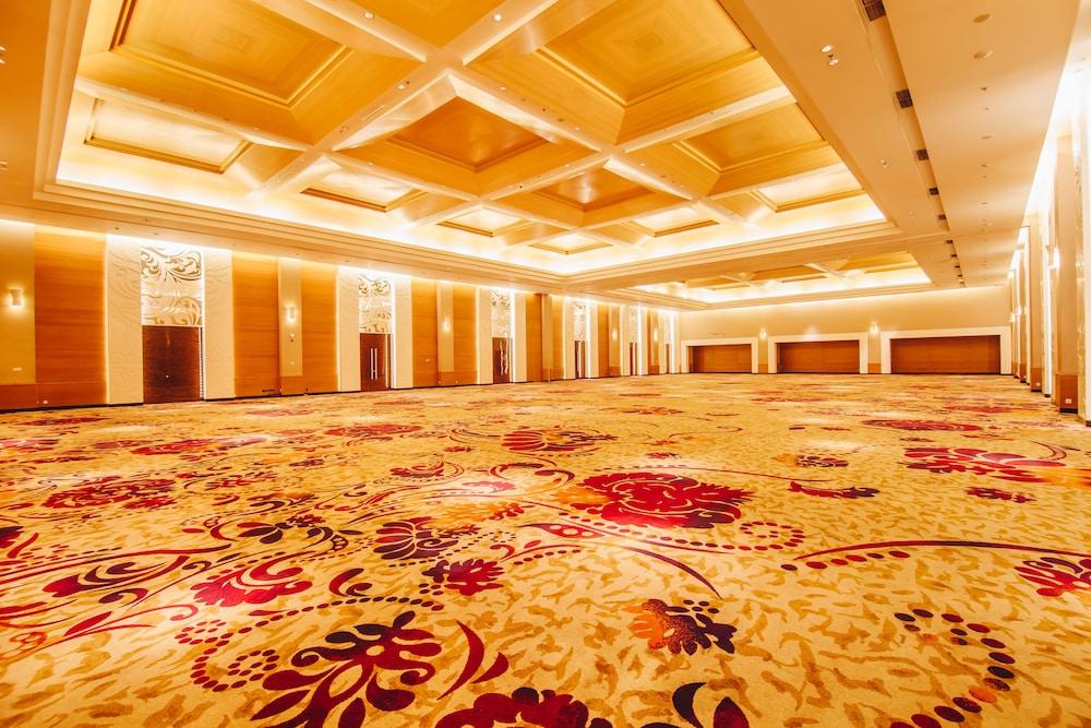 Js Luwansa Hotel & Convention Center Джакарта Екстериор снимка