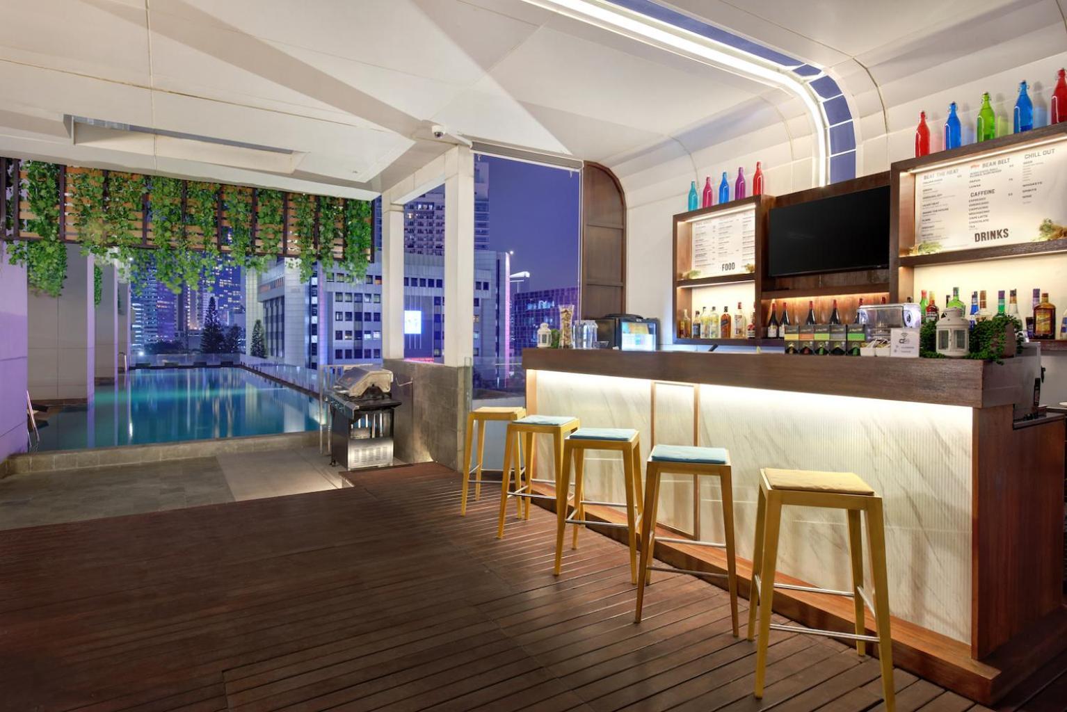Js Luwansa Hotel & Convention Center Джакарта Екстериор снимка