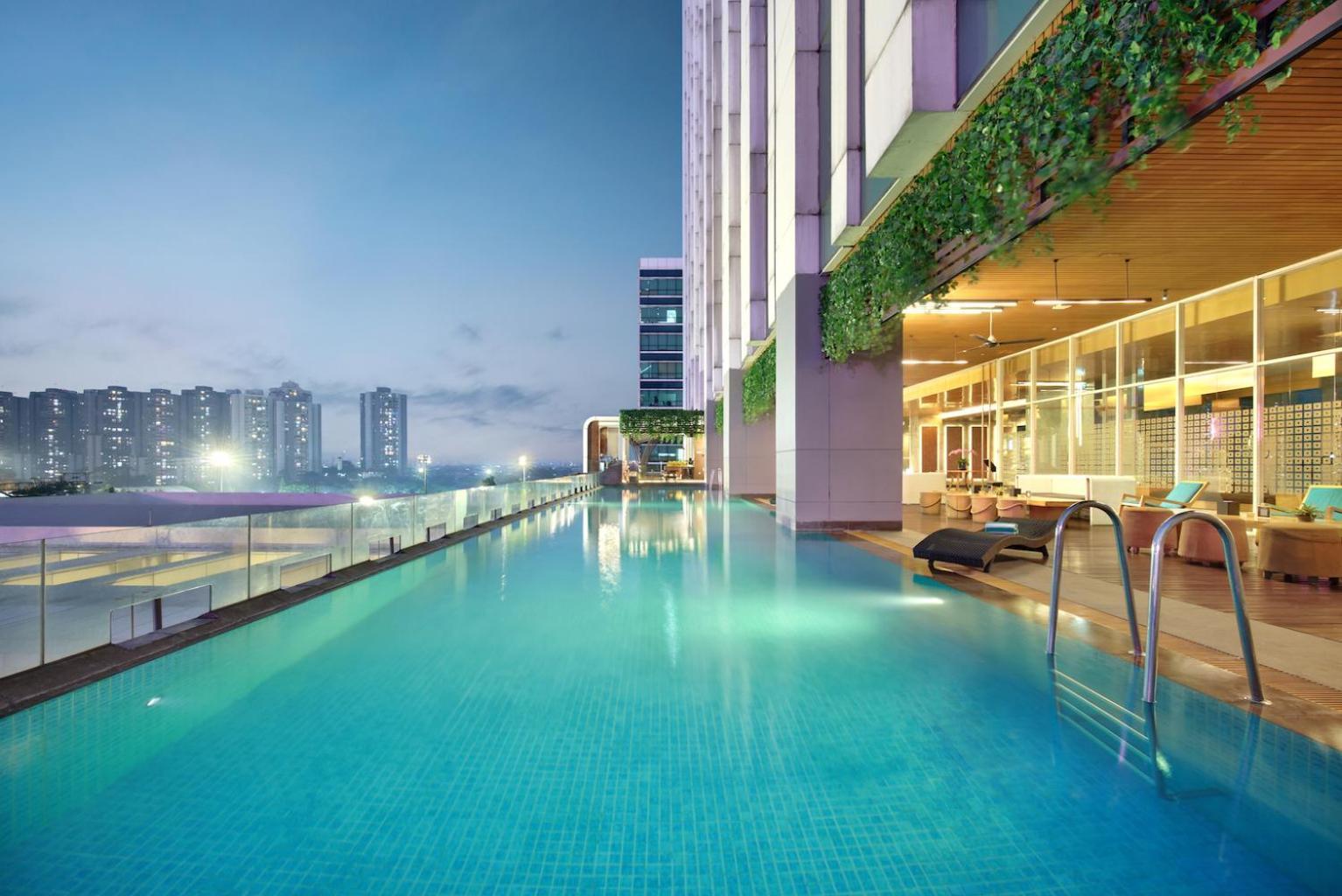 Js Luwansa Hotel & Convention Center Джакарта Екстериор снимка