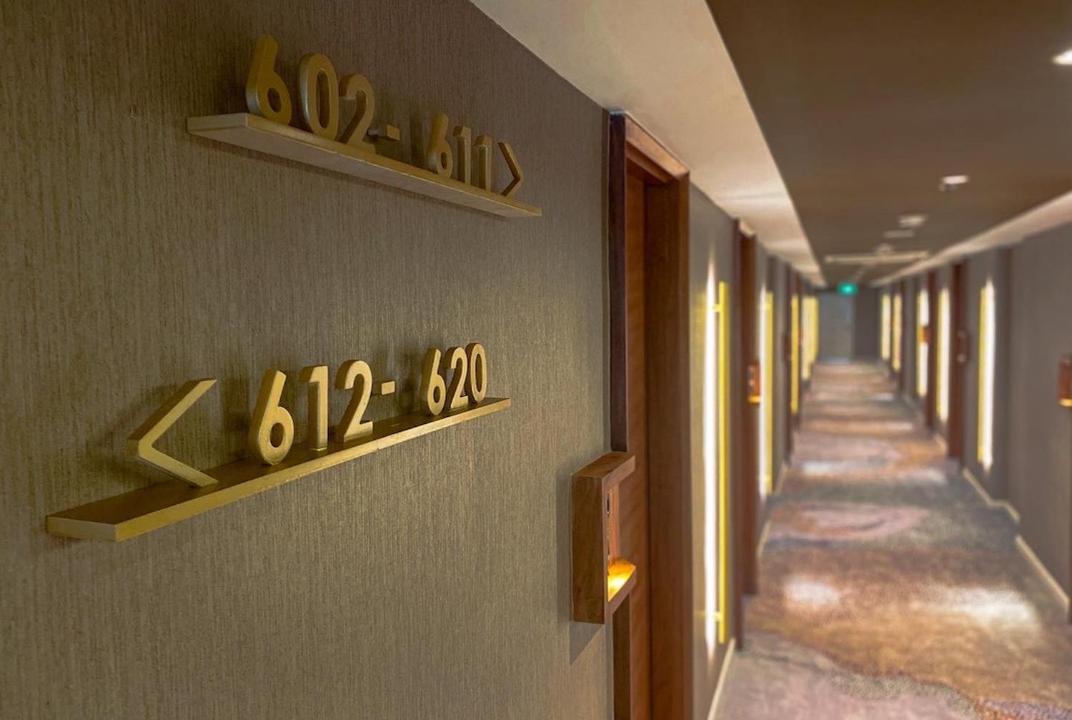Js Luwansa Hotel & Convention Center Джакарта Екстериор снимка