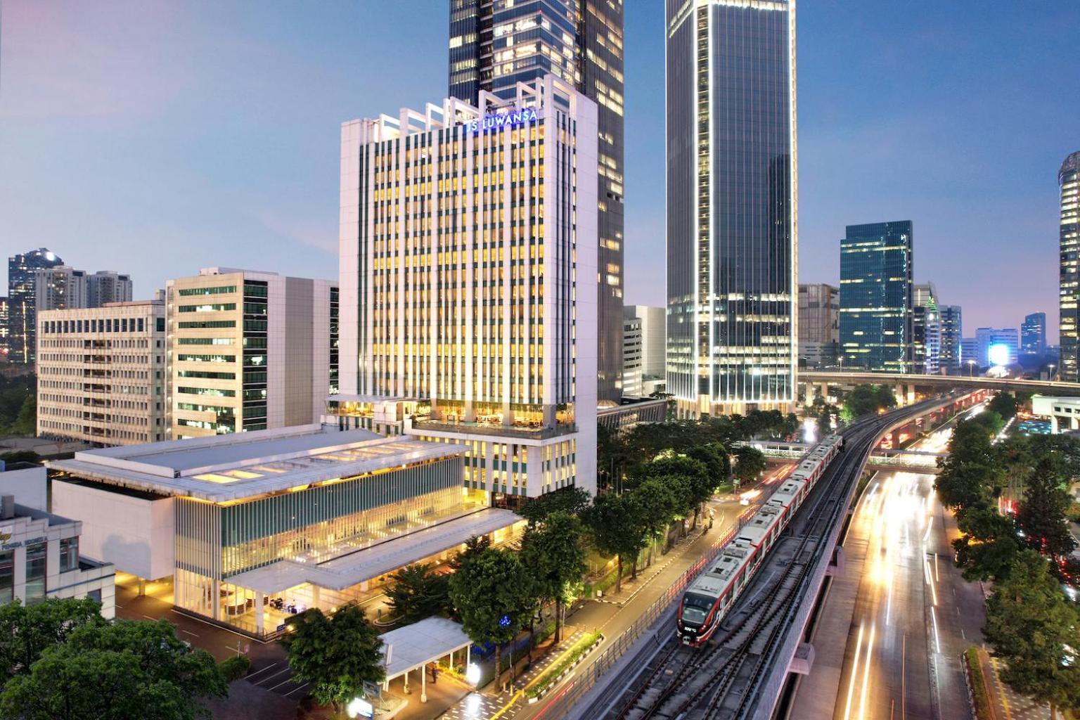 Js Luwansa Hotel & Convention Center Джакарта Екстериор снимка