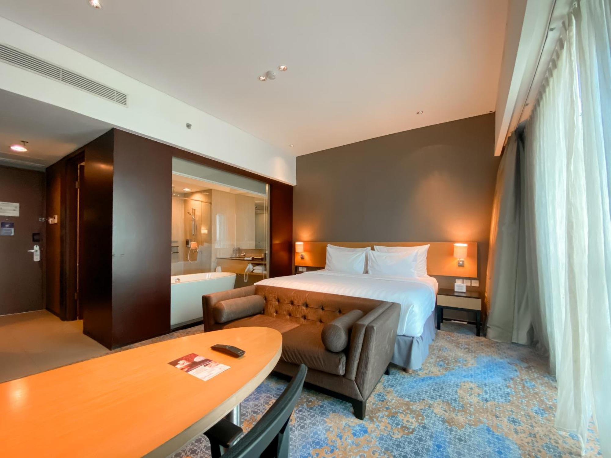 Js Luwansa Hotel & Convention Center Джакарта Екстериор снимка