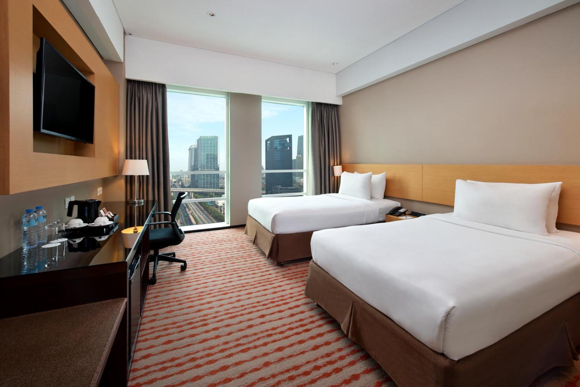 Js Luwansa Hotel & Convention Center Джакарта Екстериор снимка