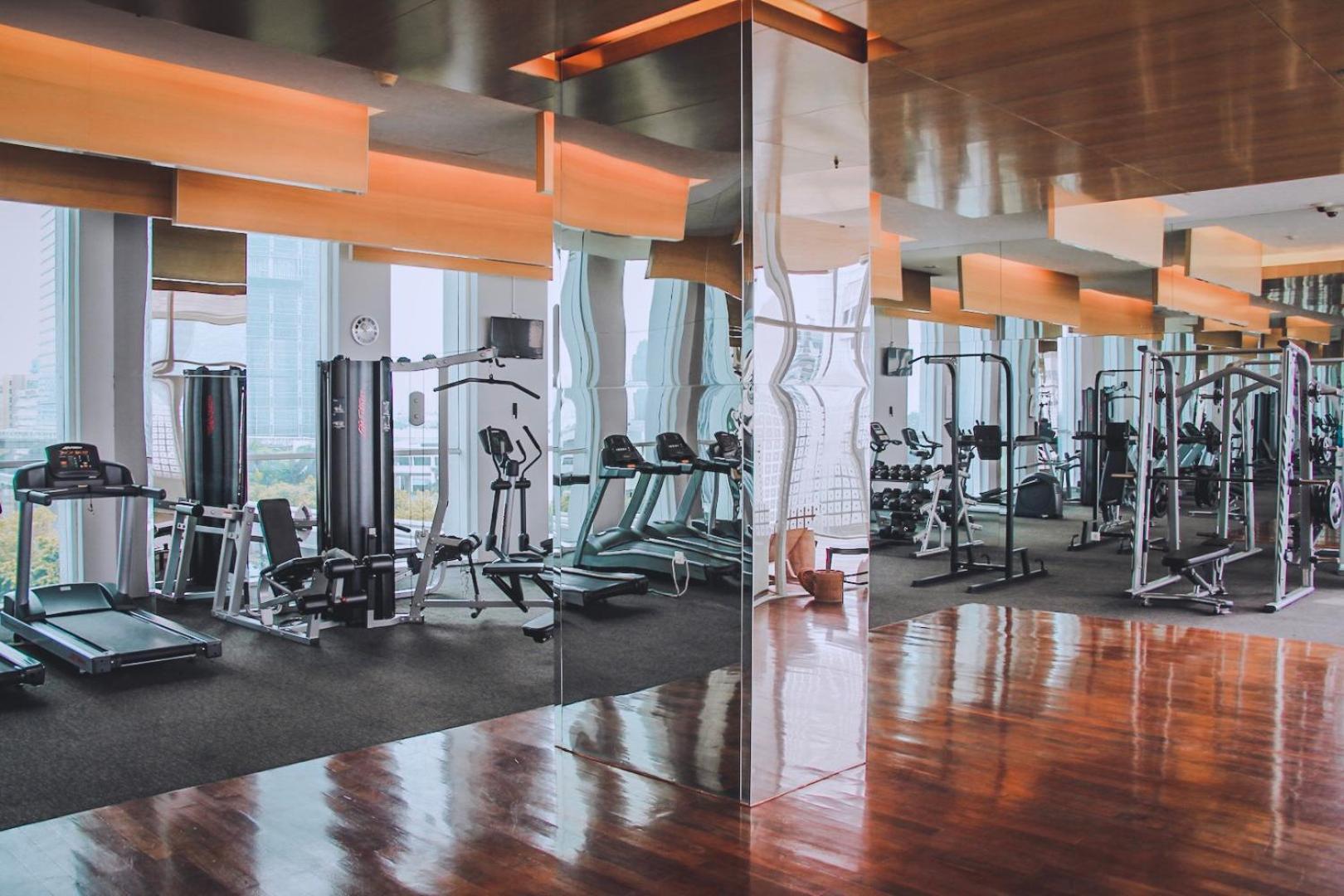 Js Luwansa Hotel & Convention Center Джакарта Екстериор снимка