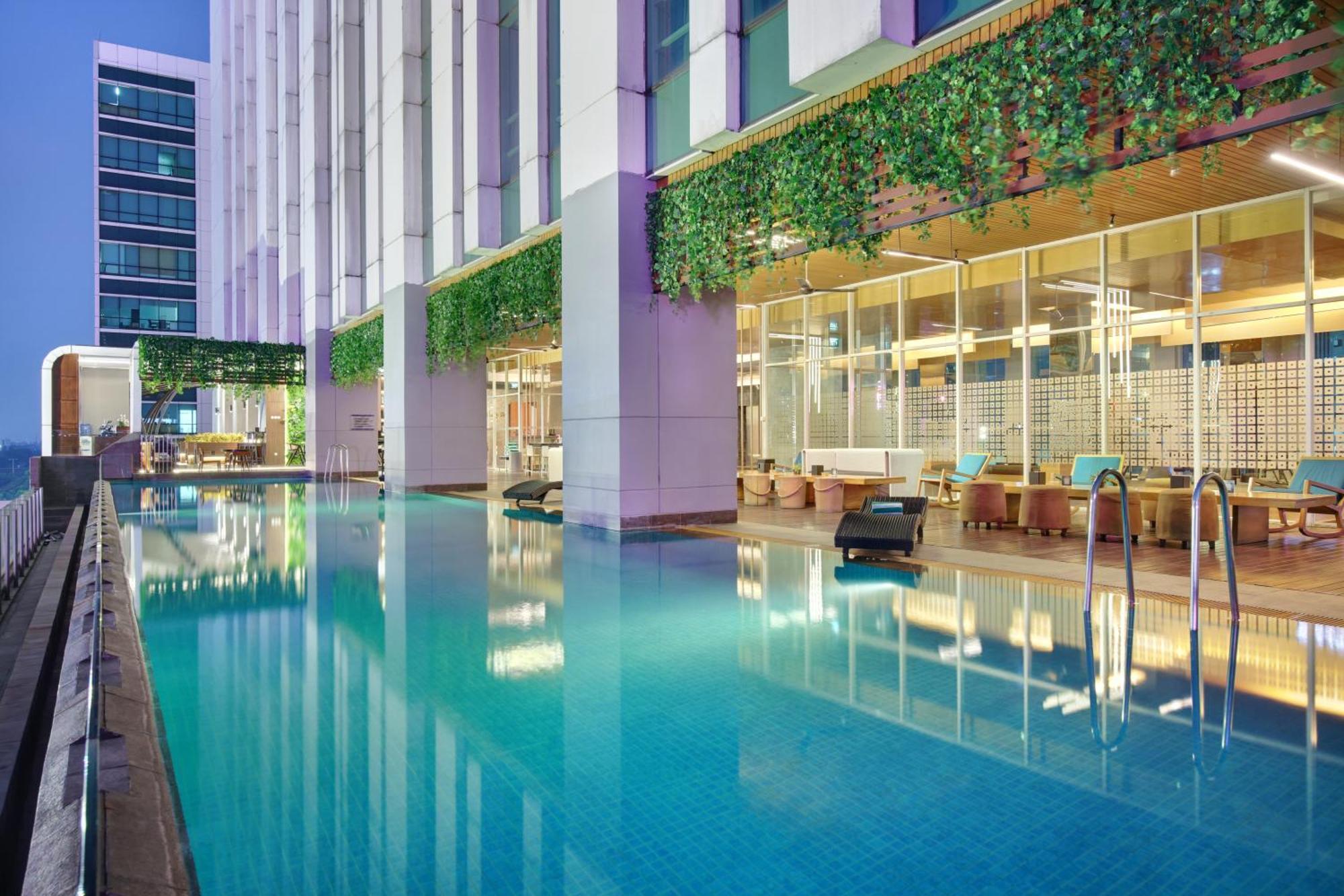 Js Luwansa Hotel & Convention Center Джакарта Екстериор снимка