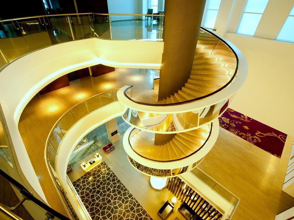 Js Luwansa Hotel & Convention Center Джакарта Екстериор снимка
