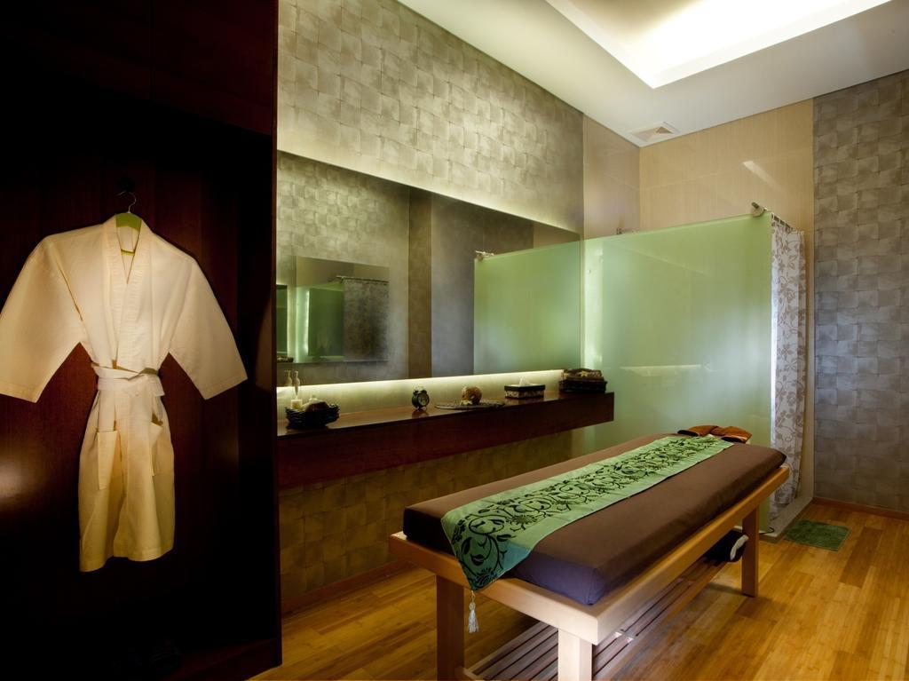 Js Luwansa Hotel & Convention Center Джакарта Екстериор снимка